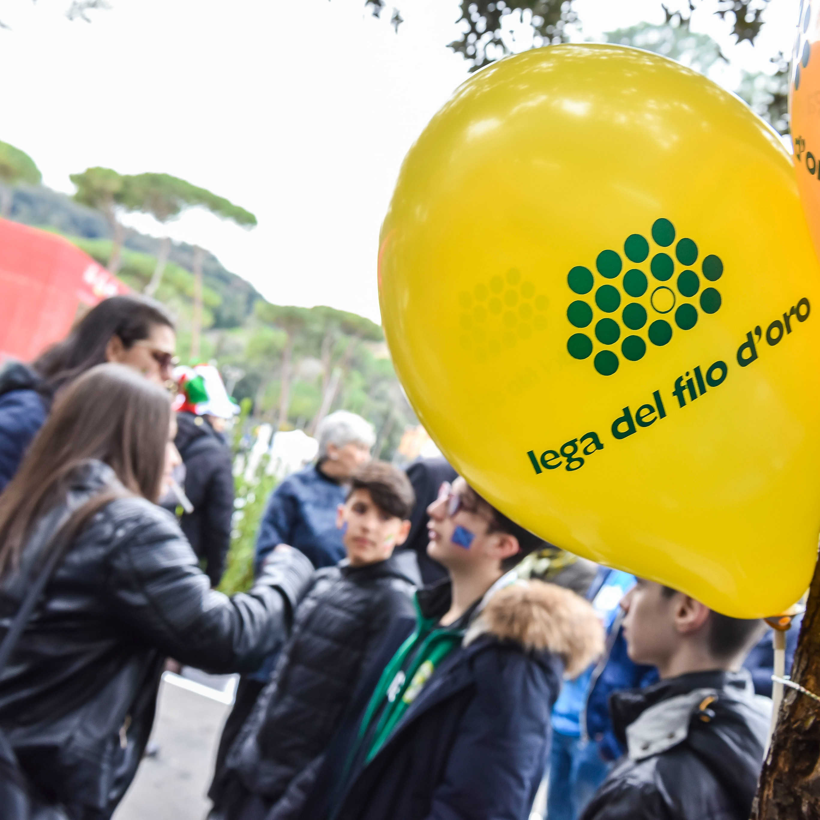 Evento della Fondazione: dettaglio di palloncini con il logo della Lega del Filo d'Oro
