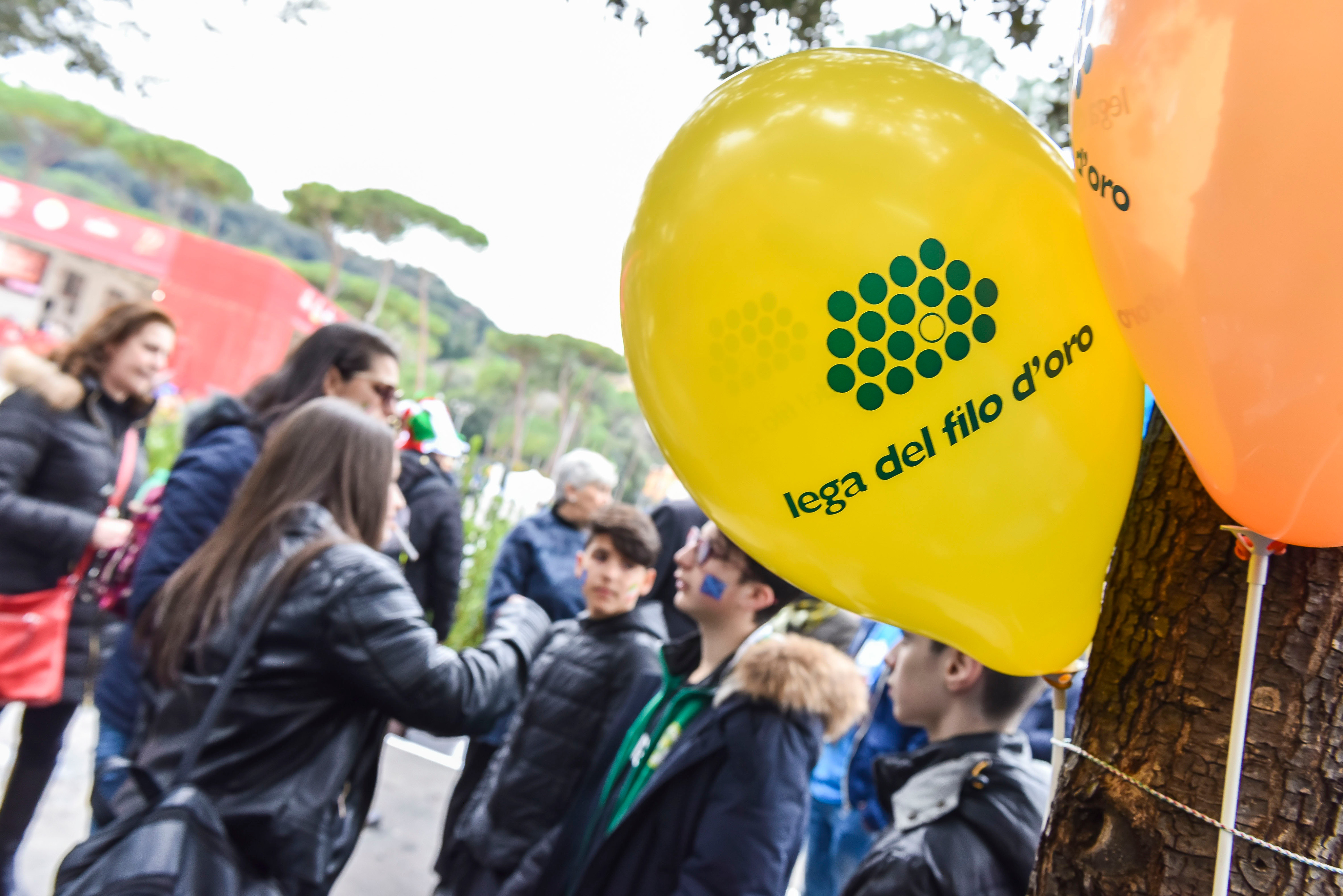 Evento della Fondazione: dettaglio di palloncini con il logo della Lega del Filo d'Oro