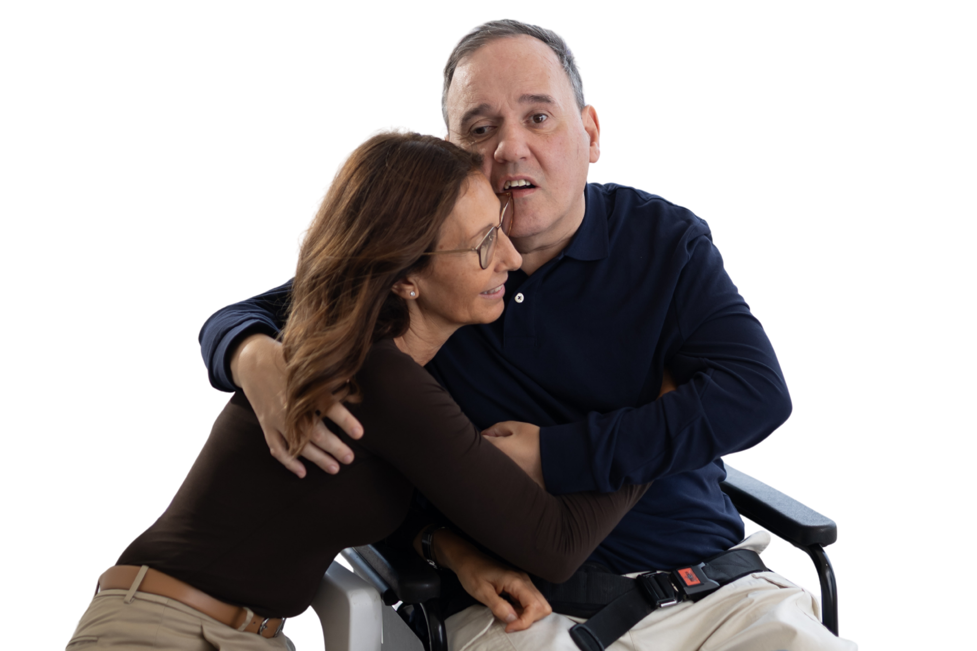 Alberto e la sorella si abbracciano nel mentre che sono seduti durante una uscita dal centro