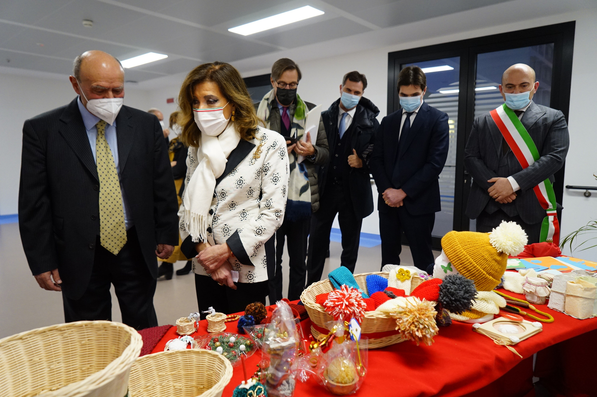 Maria Elisabetta Alberti Casellati visita la sede di Osimo alla presenza del Presidente della Regione Marche. Nella foto anche il Presidente Bartoli