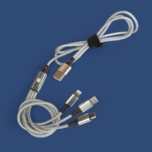 Cavo di ricarica argentato con triplo connettore in uscita (Type-C, Micro USB e Lightning) . Decorato con logo della Lega del Filo d'Oro