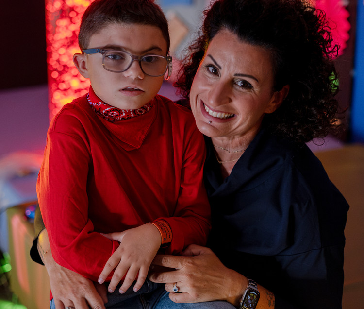 Leonardo con mamma Elisa abbracciati