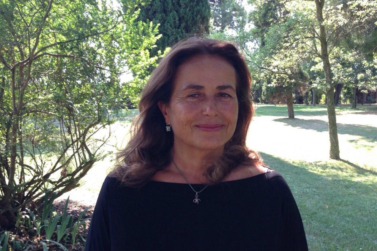 Arianna, psicologa specializzata nel parent training, fa formazione ma soprattutto sostiene i rapporti tra le diverse famiglie, in modo che chi è appena arrivato possa ascoltare dalla viva voce degli altri genitori che alla fine è possibile farcela.