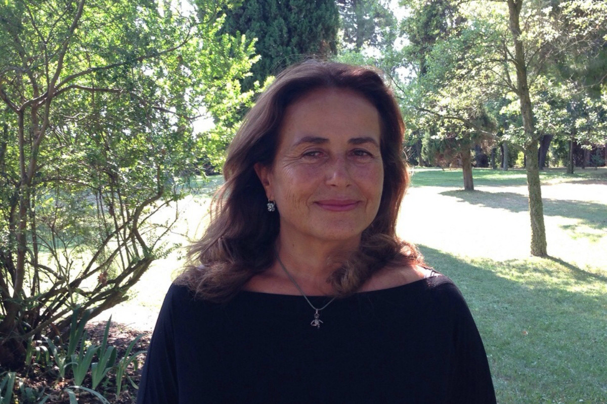 Arianna, psicologa specializzata nel parent training, fa formazione ma soprattutto sostiene i rapporti tra le diverse famiglie, in modo che chi è appena arrivato possa ascoltare dalla viva voce degli altri genitori che alla fine è possibile farcela.