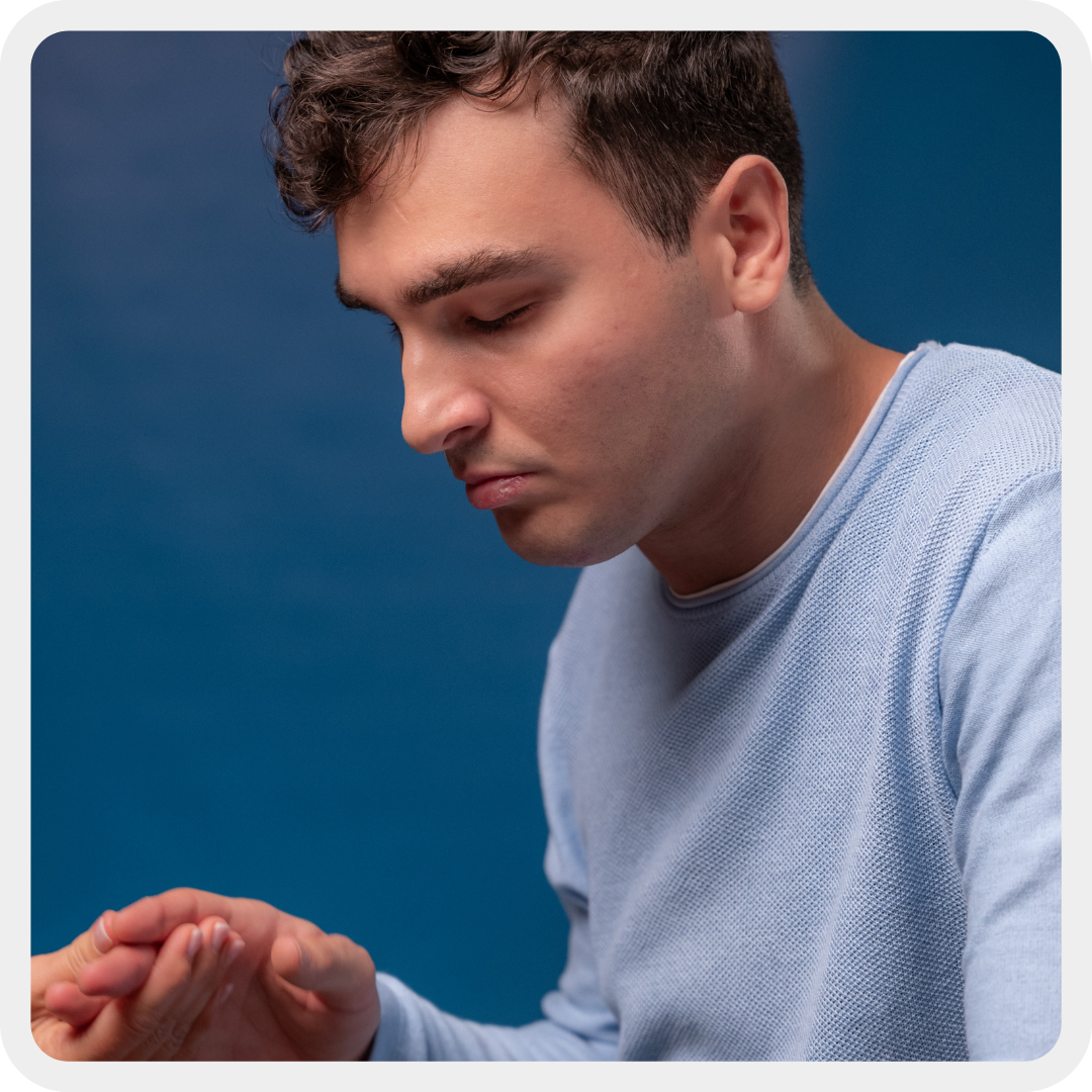 Francesco ha la sindrome di Norrie, frequenta il Centro Diurno del Centro Nazionale di Osimo. 